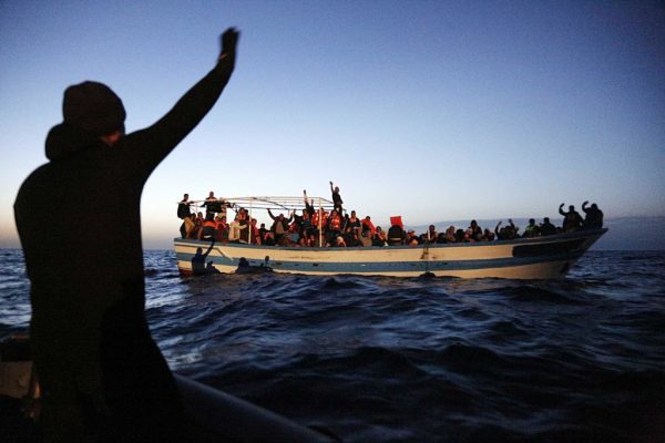 Migranti, dalla paura all’accoglienza